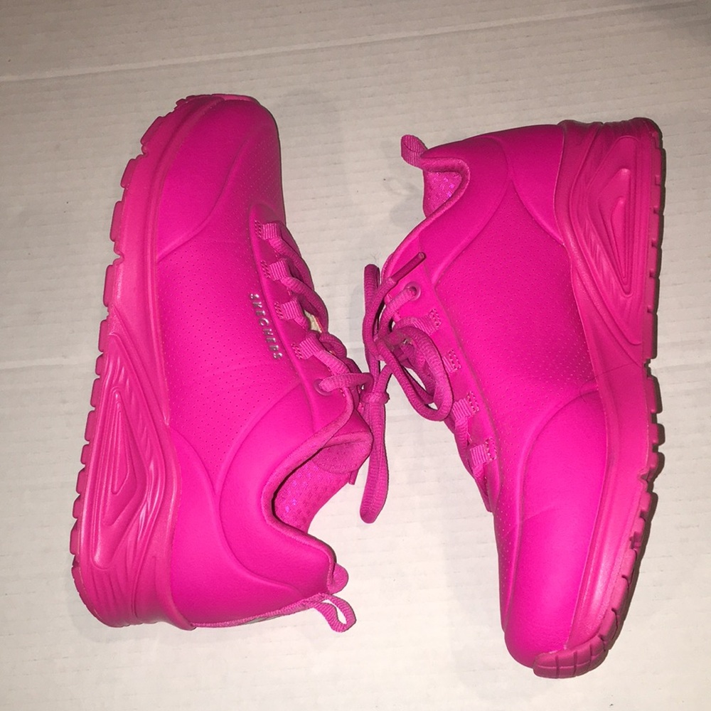 NWOT Skechers hot pink sneakers memory foam athletic shoes | size 8.5